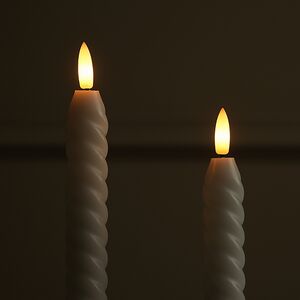 Светодиодные свечи витые с имитацией пламени Lachesis 25 см белые, 2 шт, на батарейках Edelman фото 4